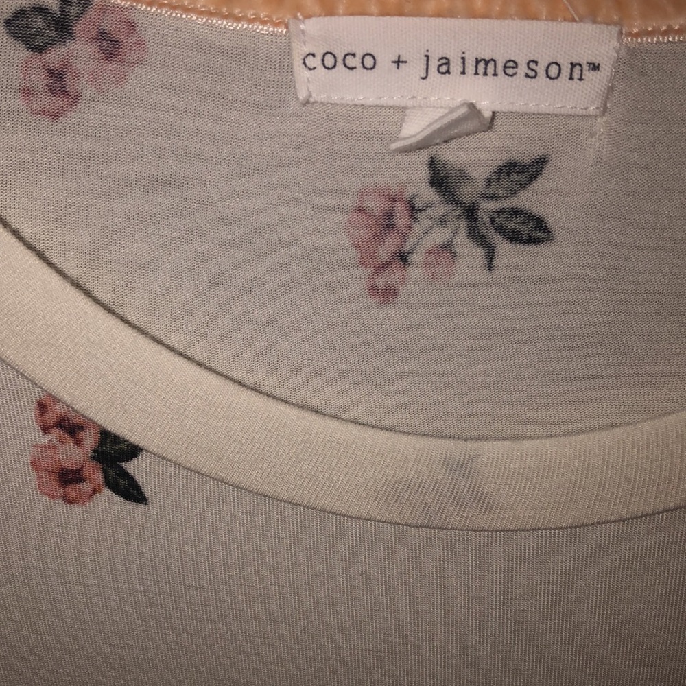 Beautiful Top! From Buckle! - Picture 5 of 5